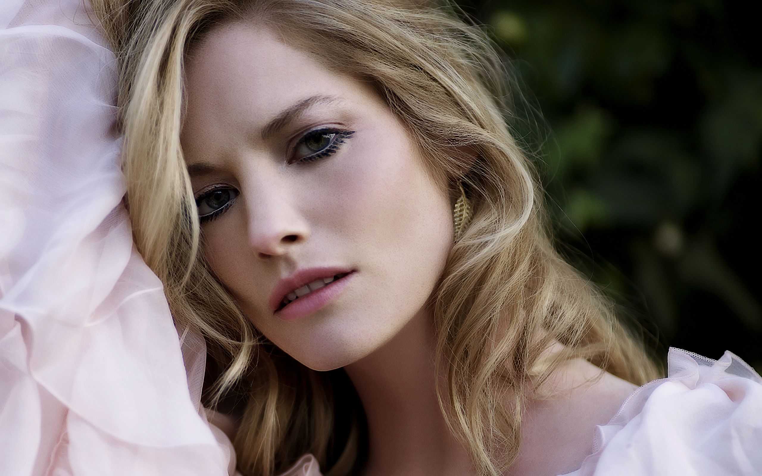 Sienna Paige Strull Биография, Новости