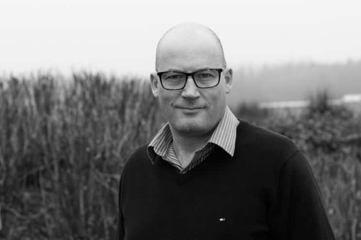 Simon Lowe