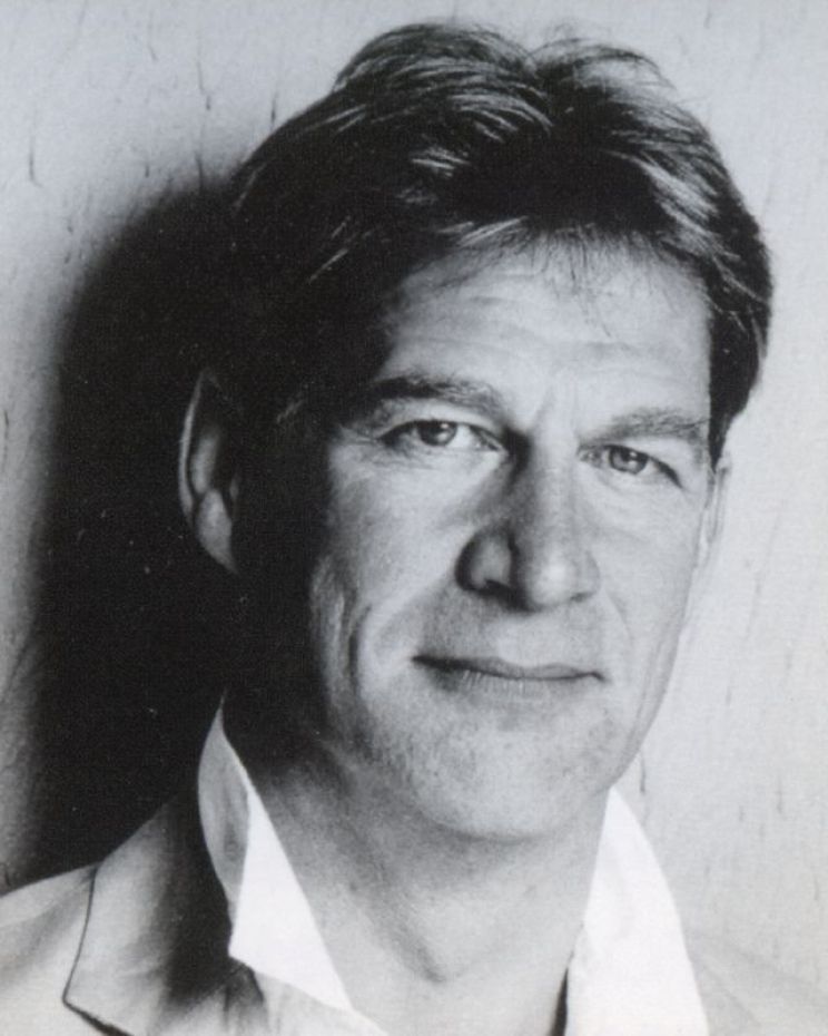 Simon MacCorkindale