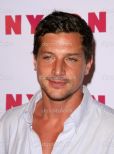 Simon Rex