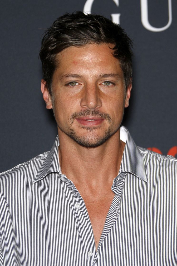 Simon Rex