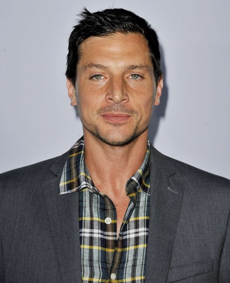 Simon Rex