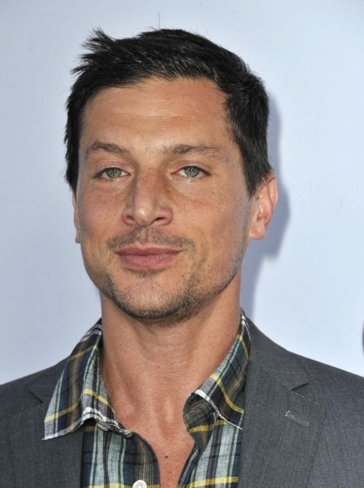 Simon Rex