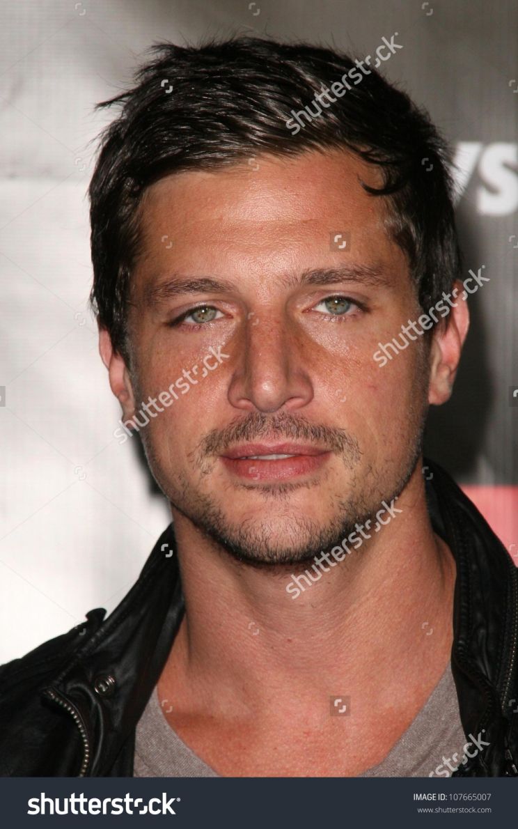 Simon Rex