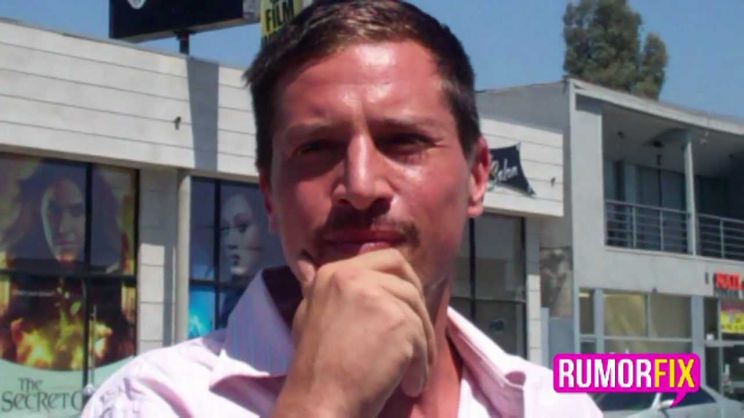 Simon Rex