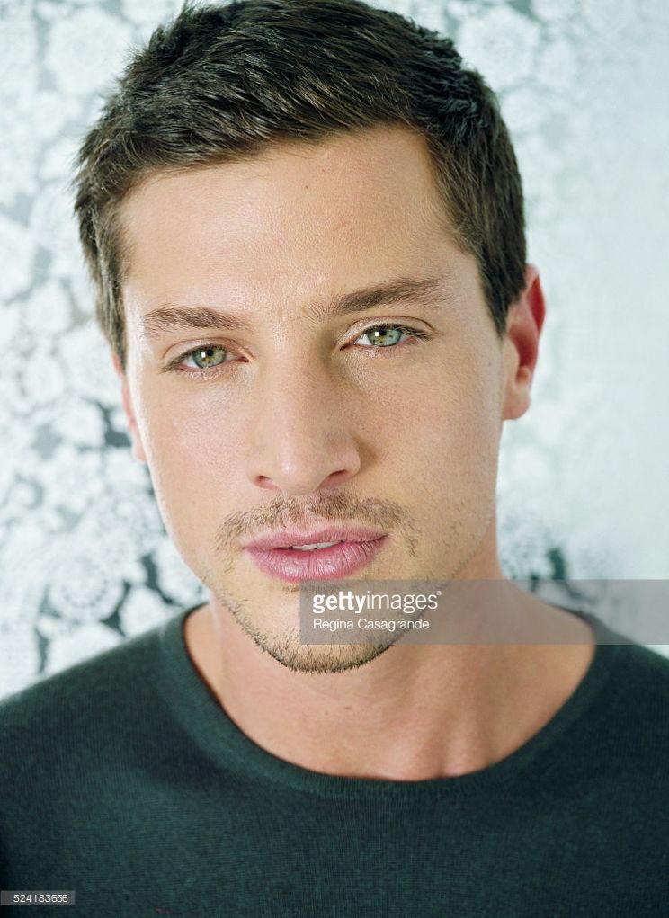 Simon Rex