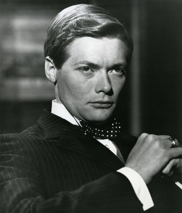 Simon Ward