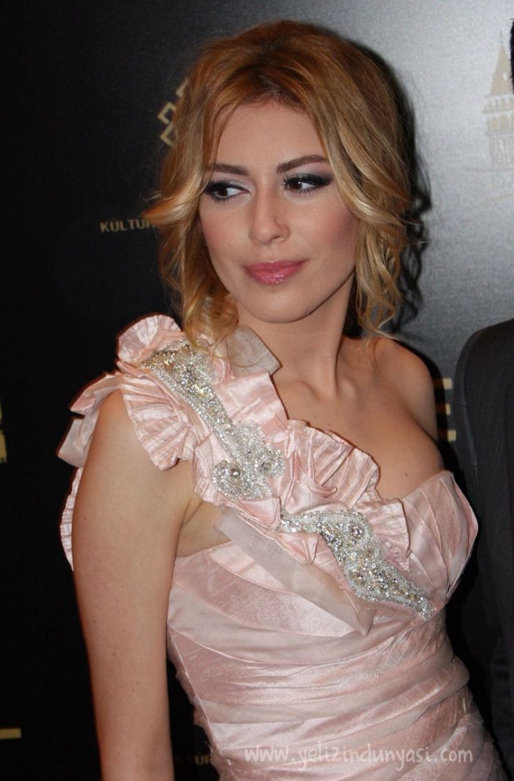 Sinem Kobal