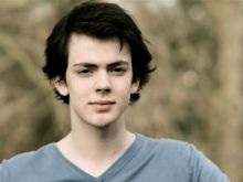 Skandar Keynes