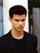 Skandar Keynes photo