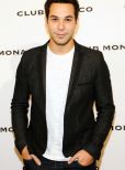 Skylar Astin