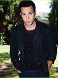 Skylar Astin