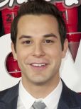 Skylar Astin