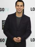 Skylar Astin