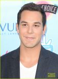 Skylar Astin