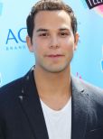 Skylar Astin