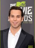 Skylar Astin