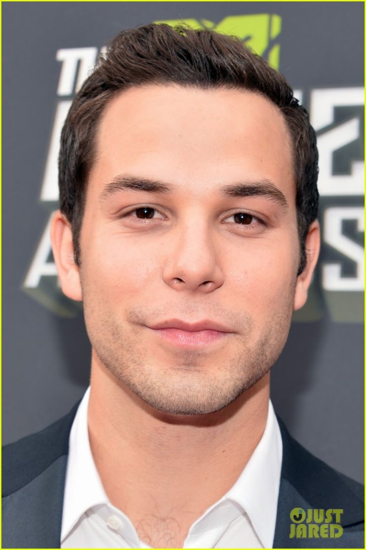 Skylar Astin