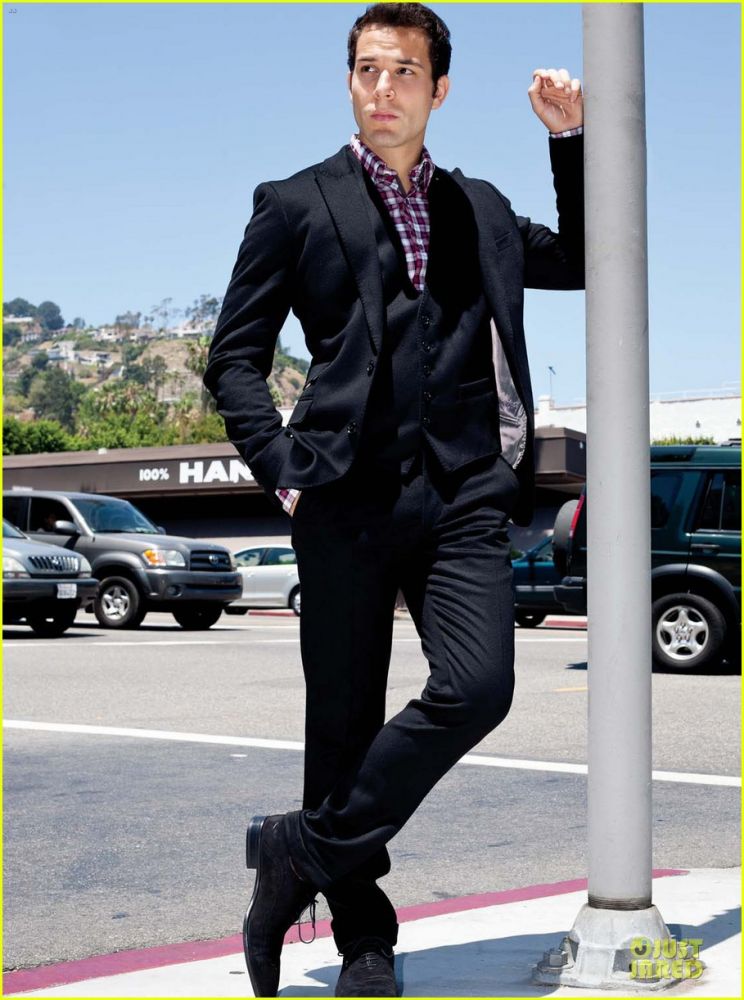 Skylar Astin