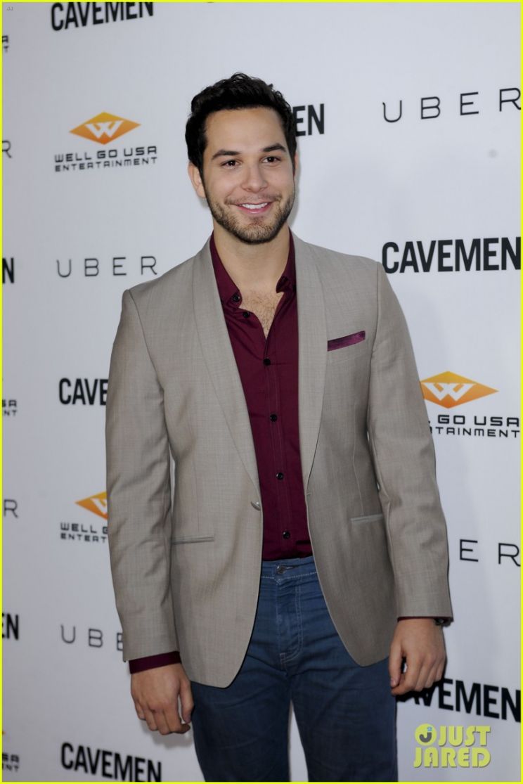 Skylar Astin