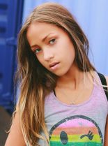 Skylar Stecker