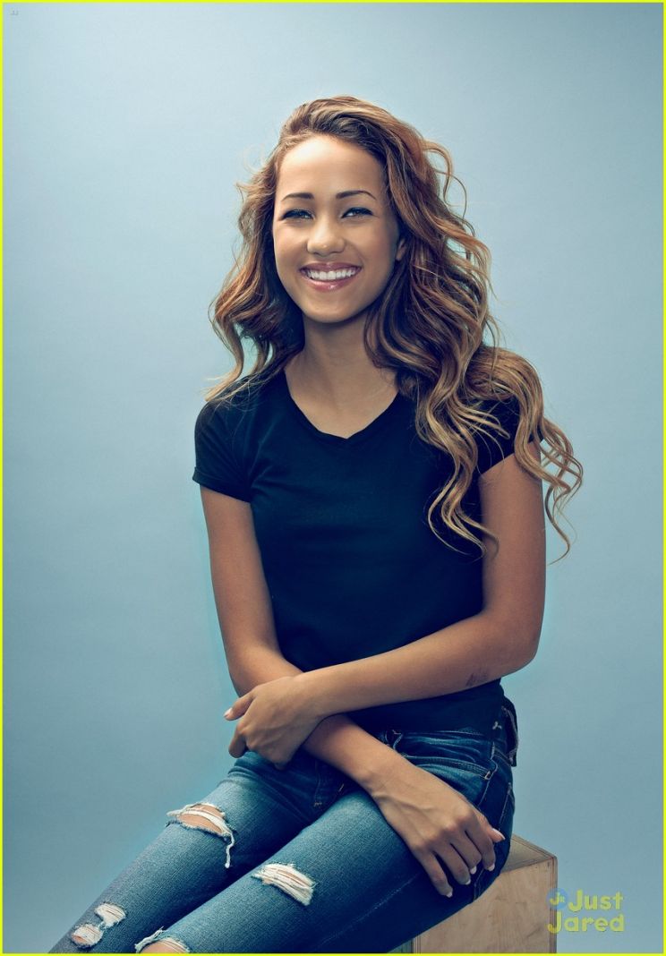 Skylar Stecker