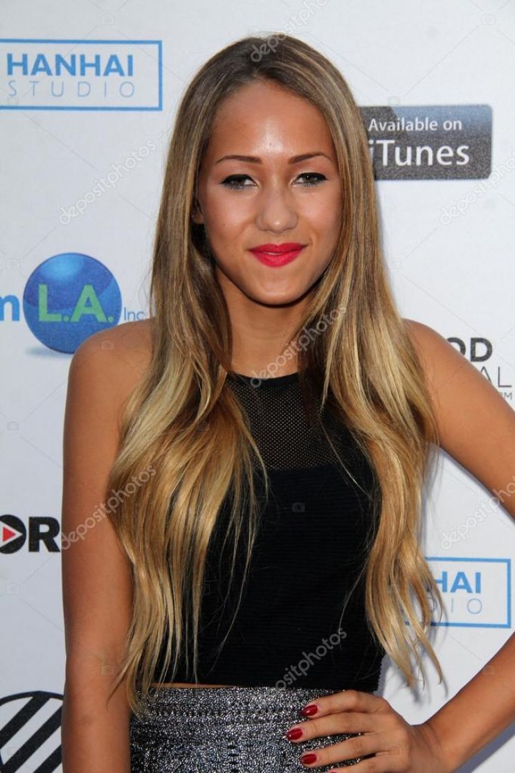 Skylar Stecker