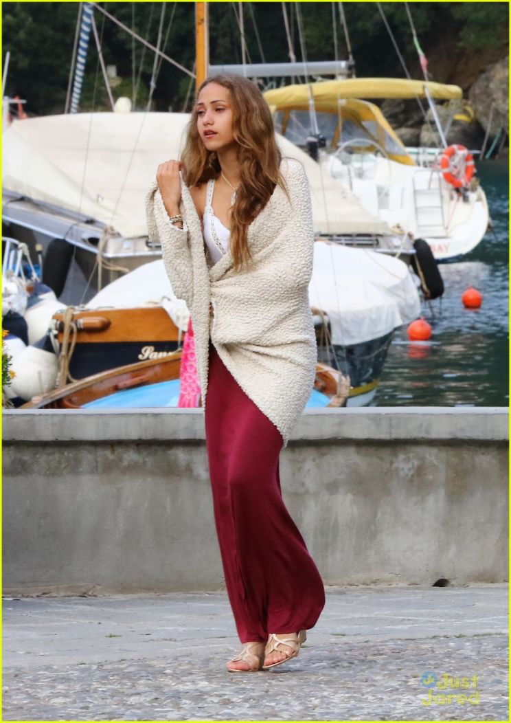 Skylar Stecker