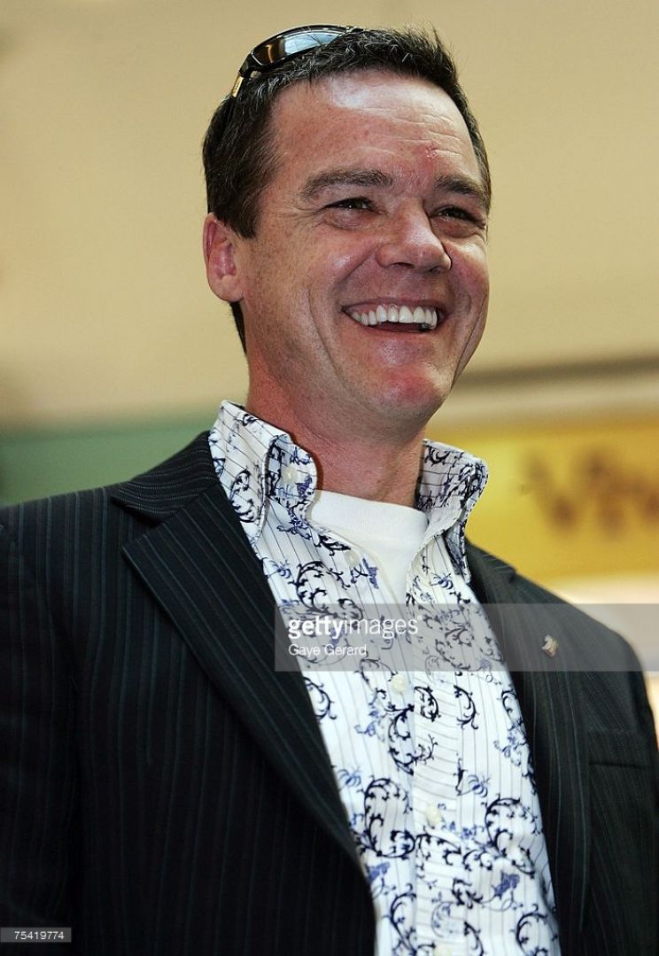 Stefan Dennis