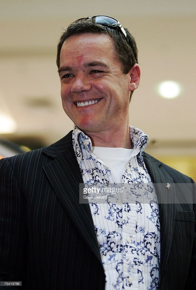 Stefan Dennis