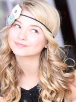 Stefanie Scott photo