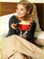 Stefanie Scott photo