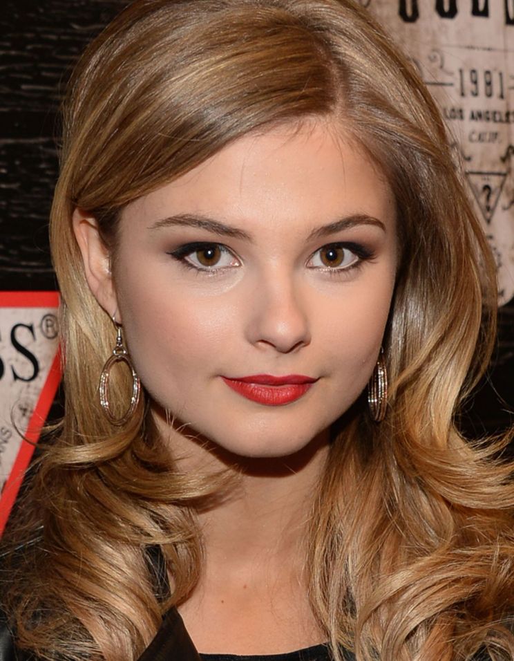 Stefanie Scott