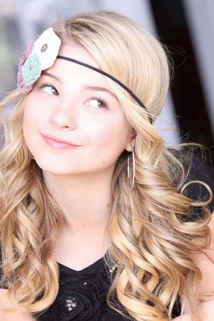 Stefanie Scott