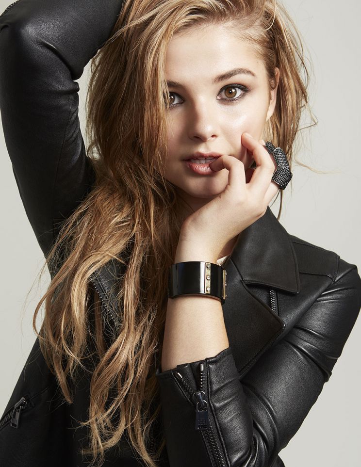 Stefanie Scott