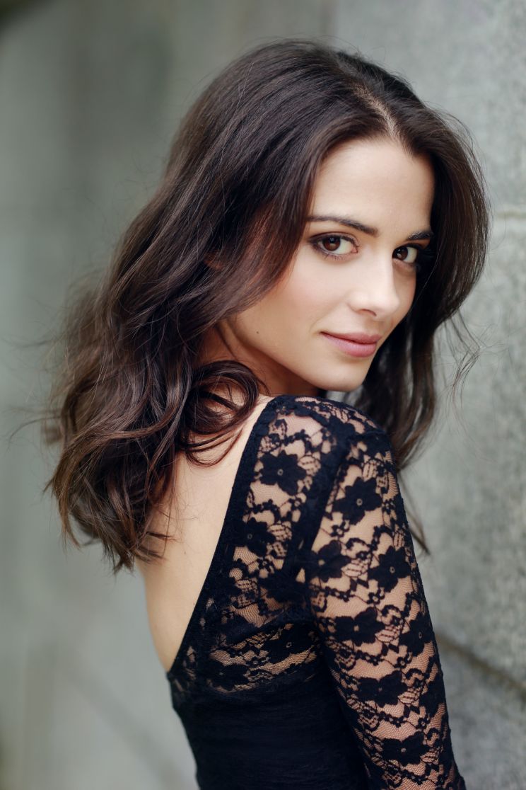 Stephanie Leonidas