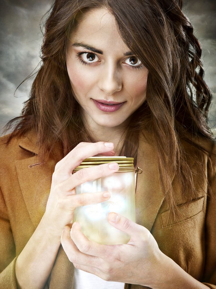Stephanie Leonidas