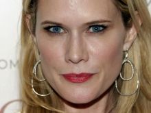 Stephanie March