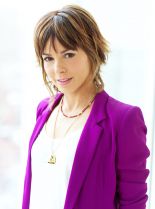 Stephanie Szostak photo