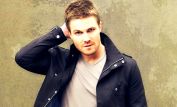 Stephen Amell