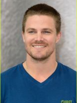 Stephen Amell #10047 picture (Portrait Medium)