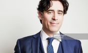 Stephen Mangan