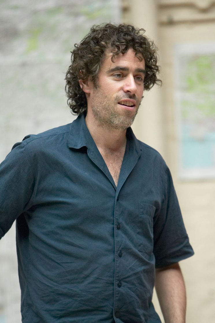 Stephen Mangan