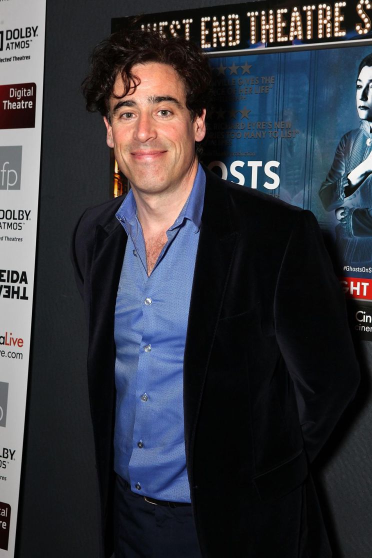 Stephen Mangan