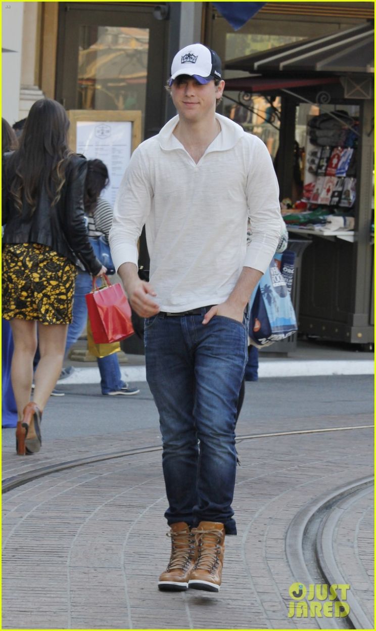 Sterling Beaumon