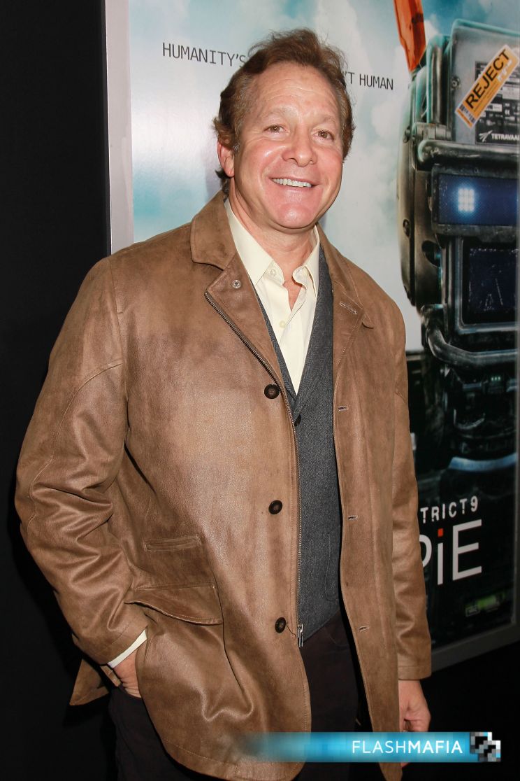 Steve Guttenberg