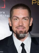 Steve Howey photo