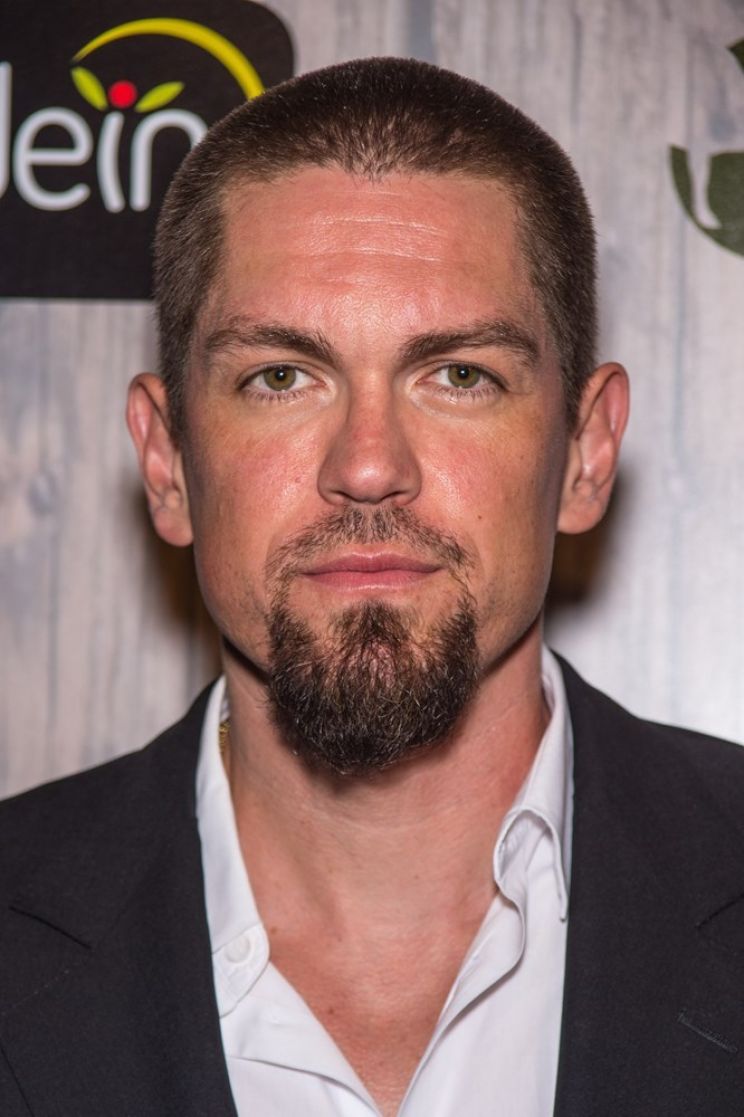 Steve Howey.