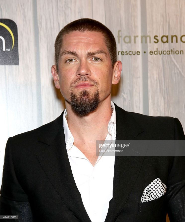 Steve Howey