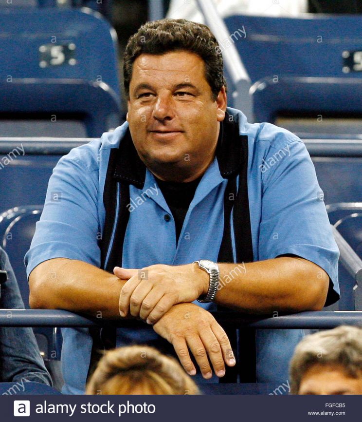 Steve Schirripa